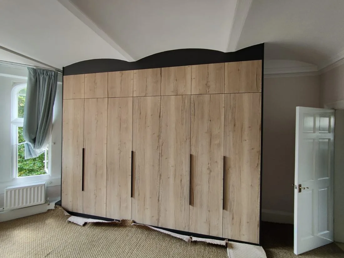 Bespoke fitted sliding wardrobe