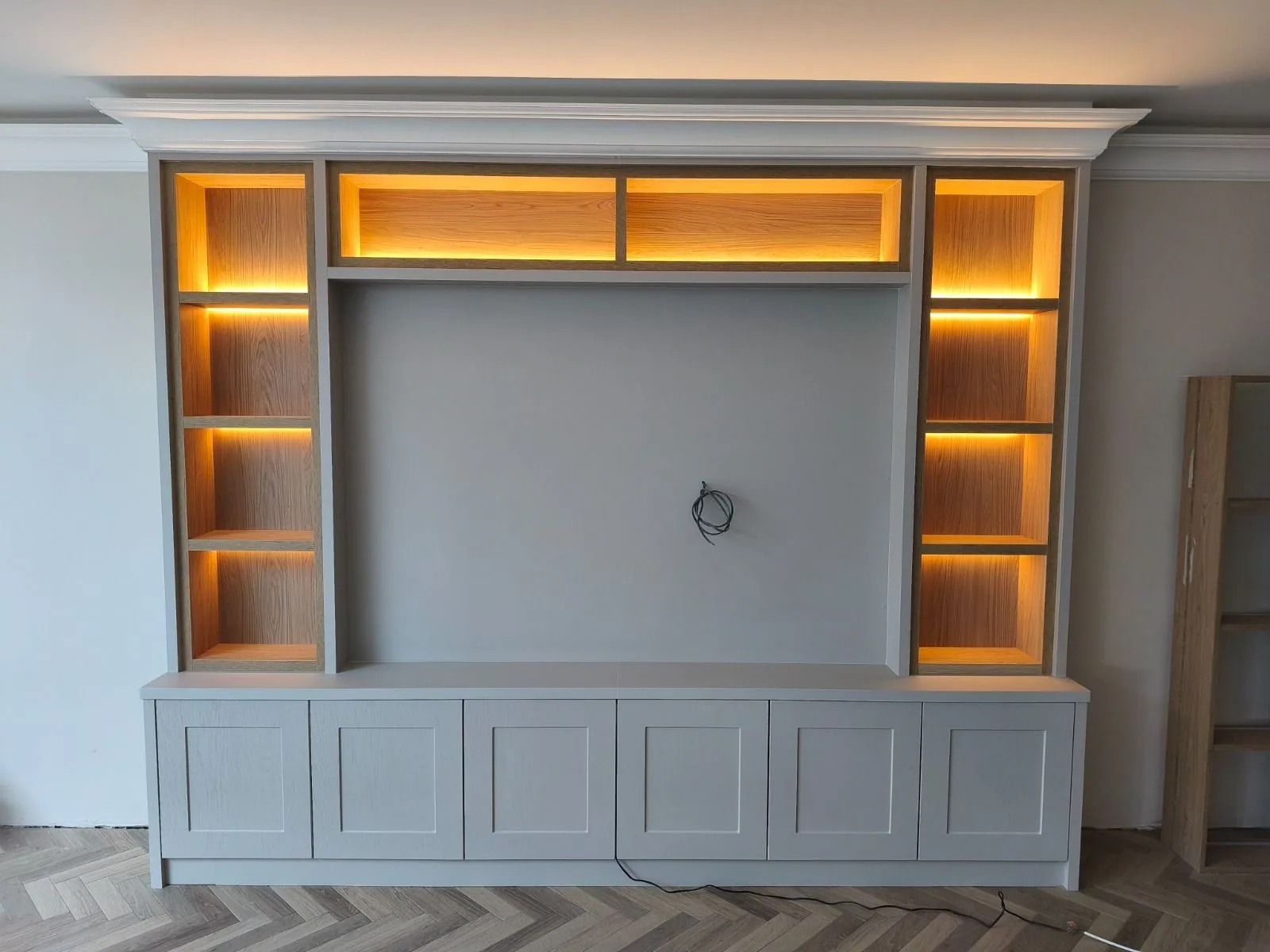 High quality bespoke furniture finish and skirting board detail